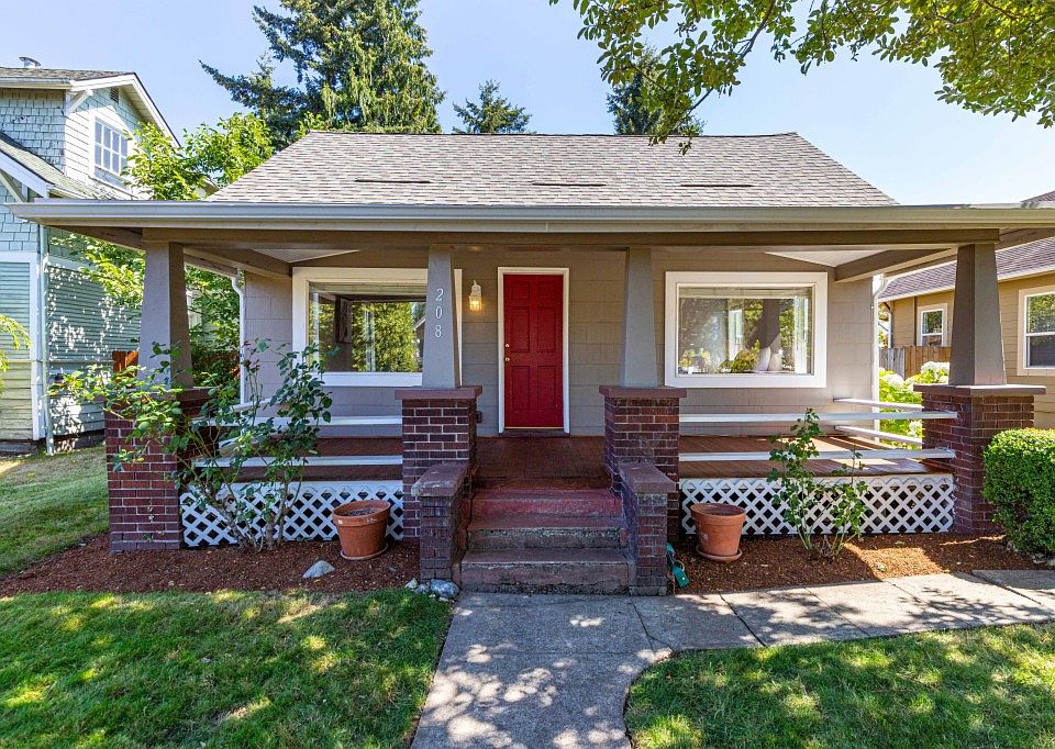 1st image of 208 G St SE