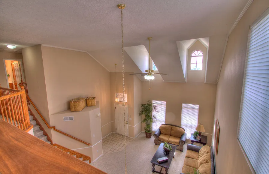 3 bed, 2392 sqft, $2,600 — Photo 4