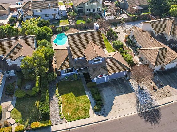 4th image of 372 Stonewood Drive