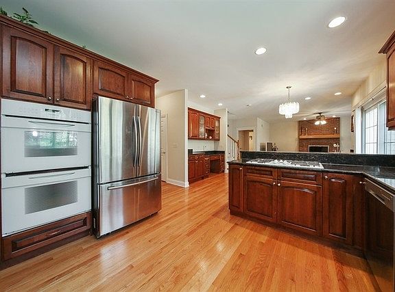 5th image of 729 Heath Ct