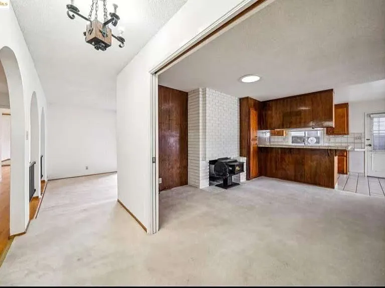 1073 Camellia Dr — Photo 12