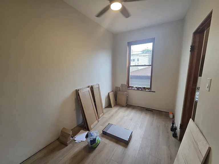 2338 W Iowa St #1R — Photo 8