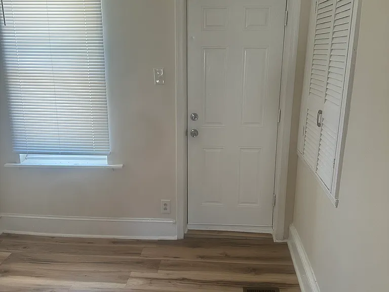 Kitchen access to backyard