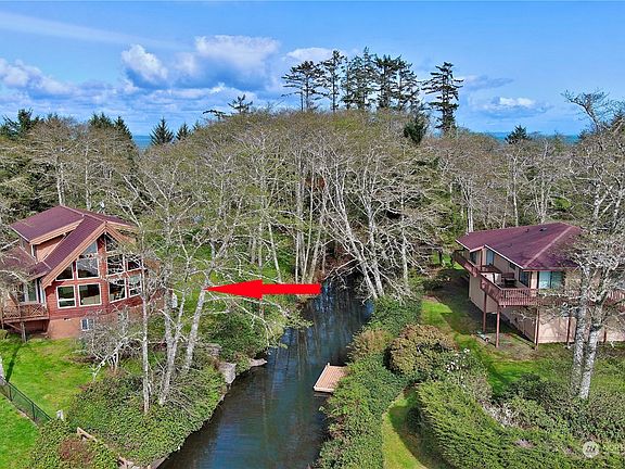 3rd image of 691 Lake Island Avenue SE