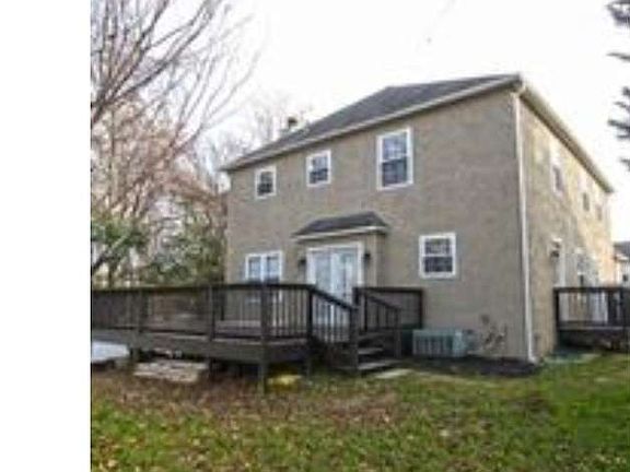 3rd image of 504 Dogwood Cir