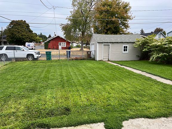 Garage - single car, on alley, and accessible through backyard.