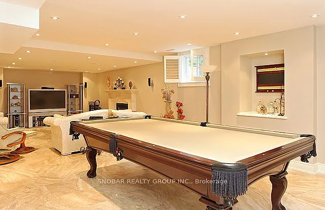 1426 Lorne Park Rd — Photo 3