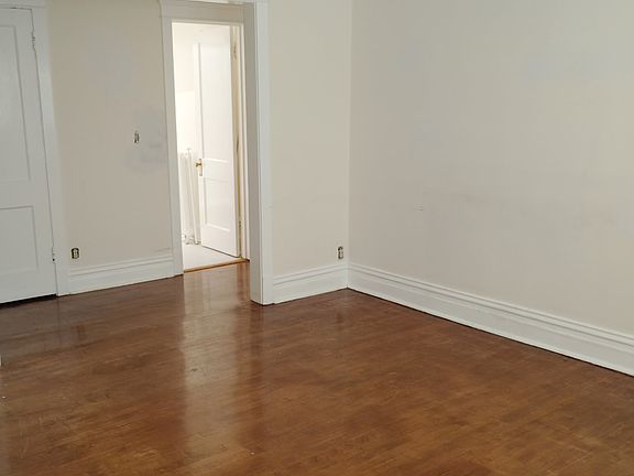 4th image of 1939 Central St #C