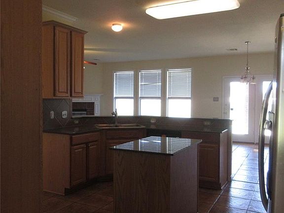 5th image of 882 Rolling Hills Dr