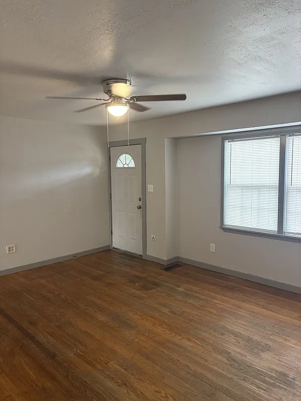 2 bed, 1.0 bath, 772 sqft, $895 — Photo 3