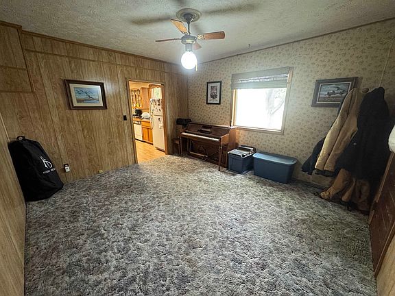 5th image of 402 S Elm