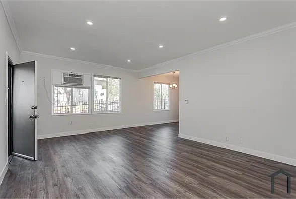 3300 W 3rd St #301 — Photo 2