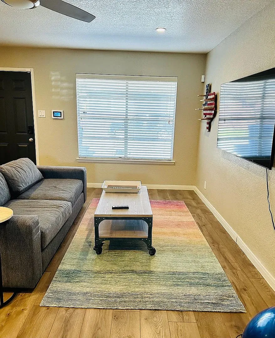 Room in 3 Bedroom Home at Pan Am Expy — Photo 3