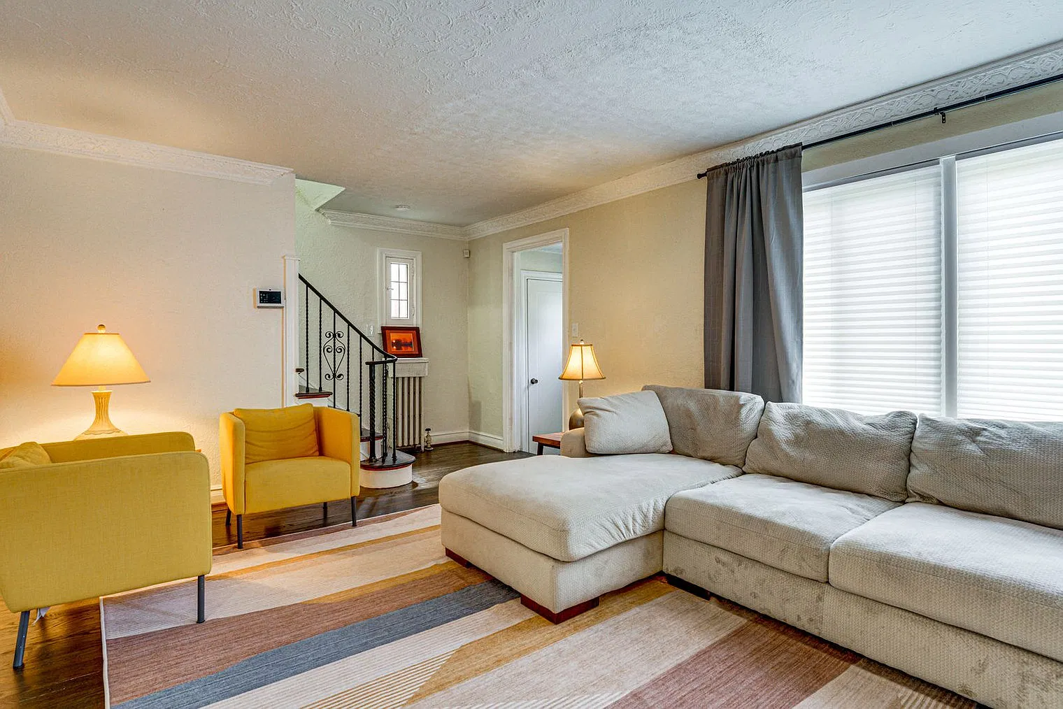 3 bed, 1.0 bath, 1862 sqft, $3,864 — Photo 1