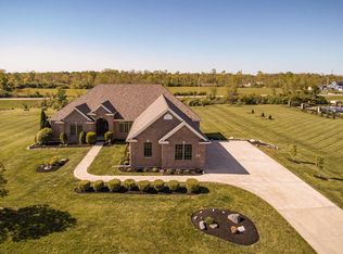 7864 Country View Ln, Brookville, OH 45309