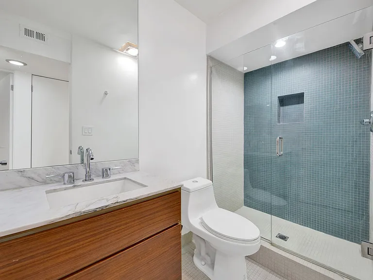 1147 N Clark St #206 — Photo 25
