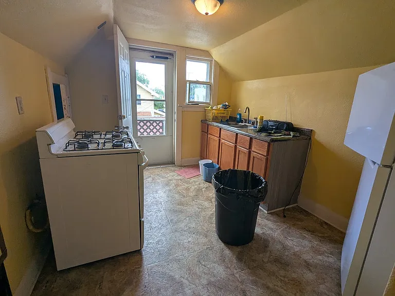 1302 Colburn St #2 — Photo 9