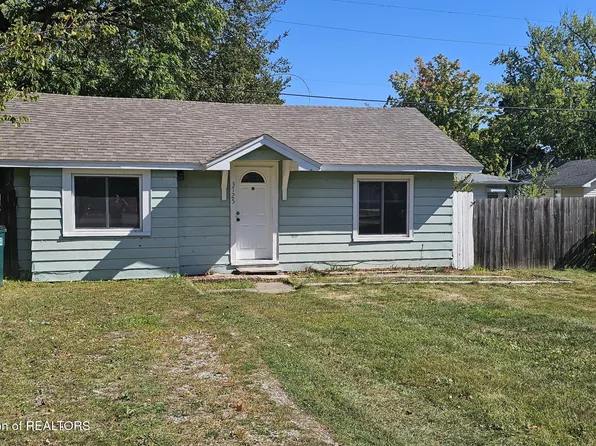 3725 Parkway Dr, Lansing, MI 48910