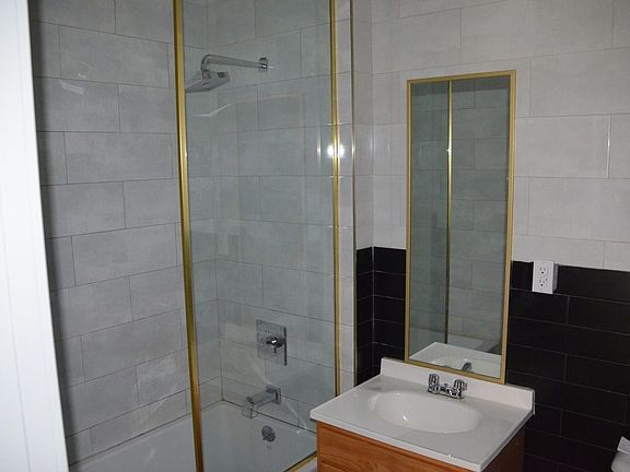 3rd image of 681 Franklin Ave APT 2B