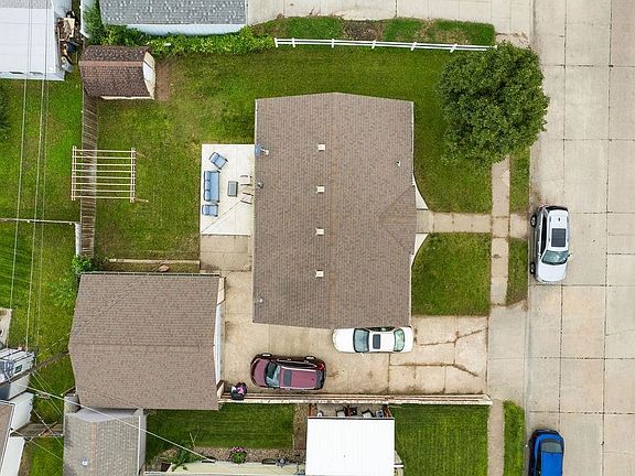 3rd image of 4122 Sunset Dr