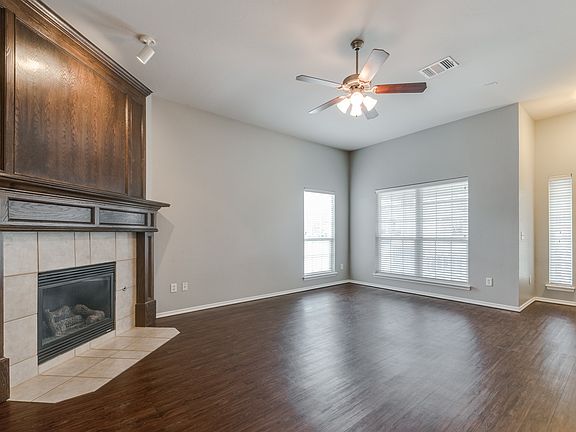 5th image of 321 Lone Oak Dr