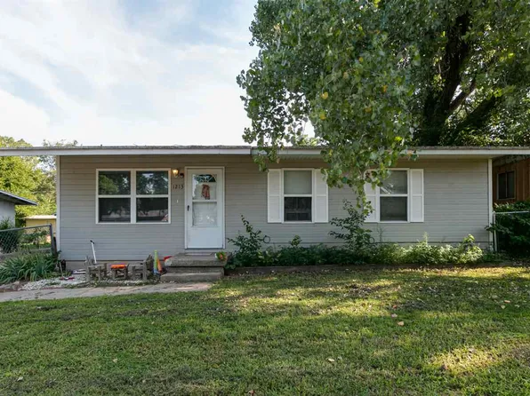 1213 Marshall Dr, Junction City, KS 66441