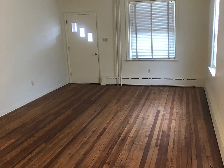 2334 Penn Ave — Photo 3