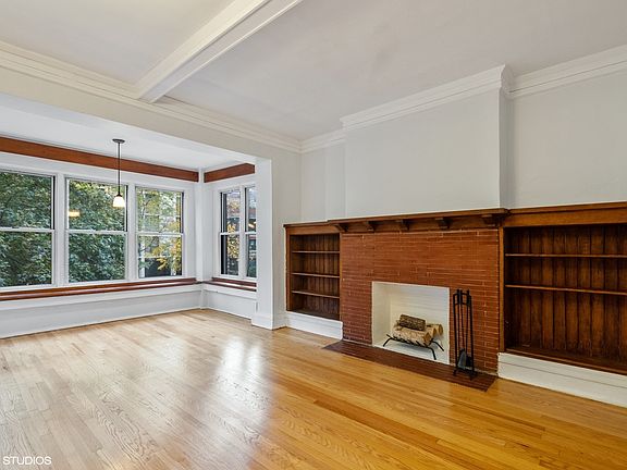 3rd image of 5466 S Hyde Park Blvd APT 2S
