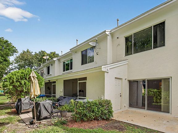 3rd image of 7711 Sanibel Drive