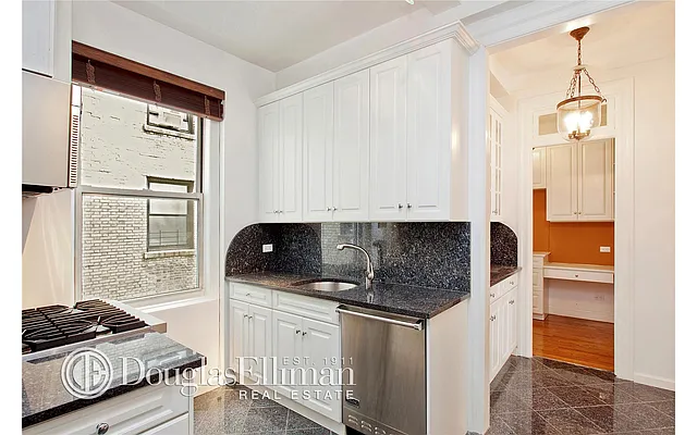 Rented by Douglas Elliman | media 17