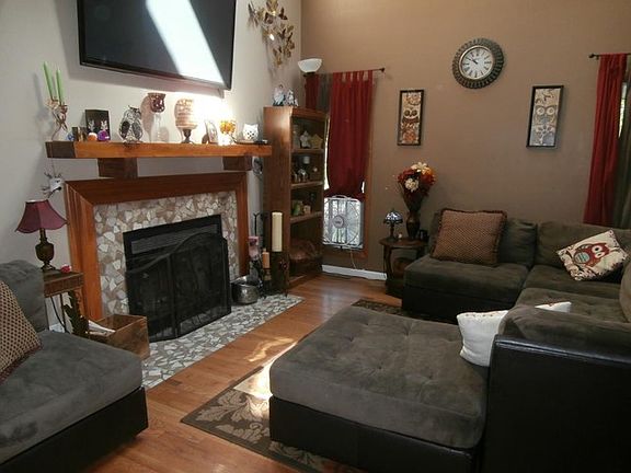 3rd image of 39110 N Poplar St