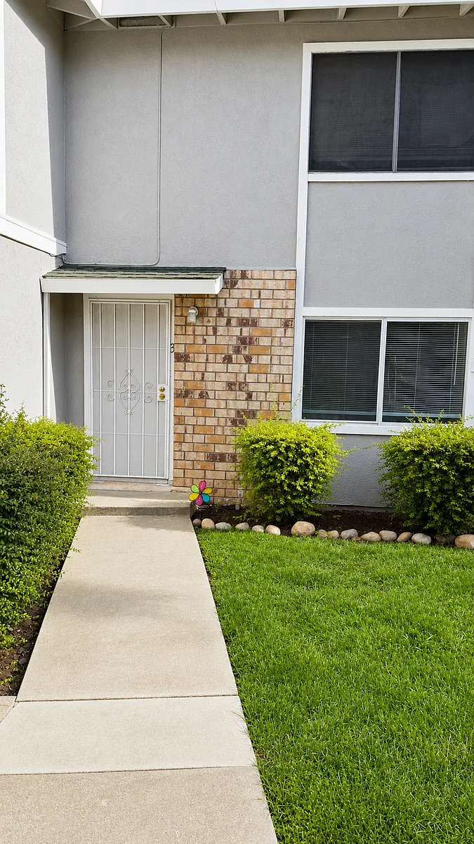 Building Photo - 5816 Shadow Creek Dr #3