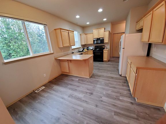 5th image of 18323 13th Avenue Ct E