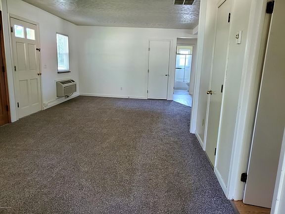 3rd image of 880 Church St NE