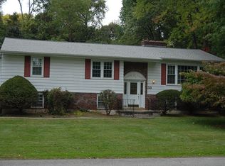 33 Pasture Ln, Poughkeepsie, NY 12603