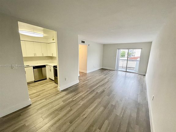 4th image of 8101 Crespi Blvd APT 201