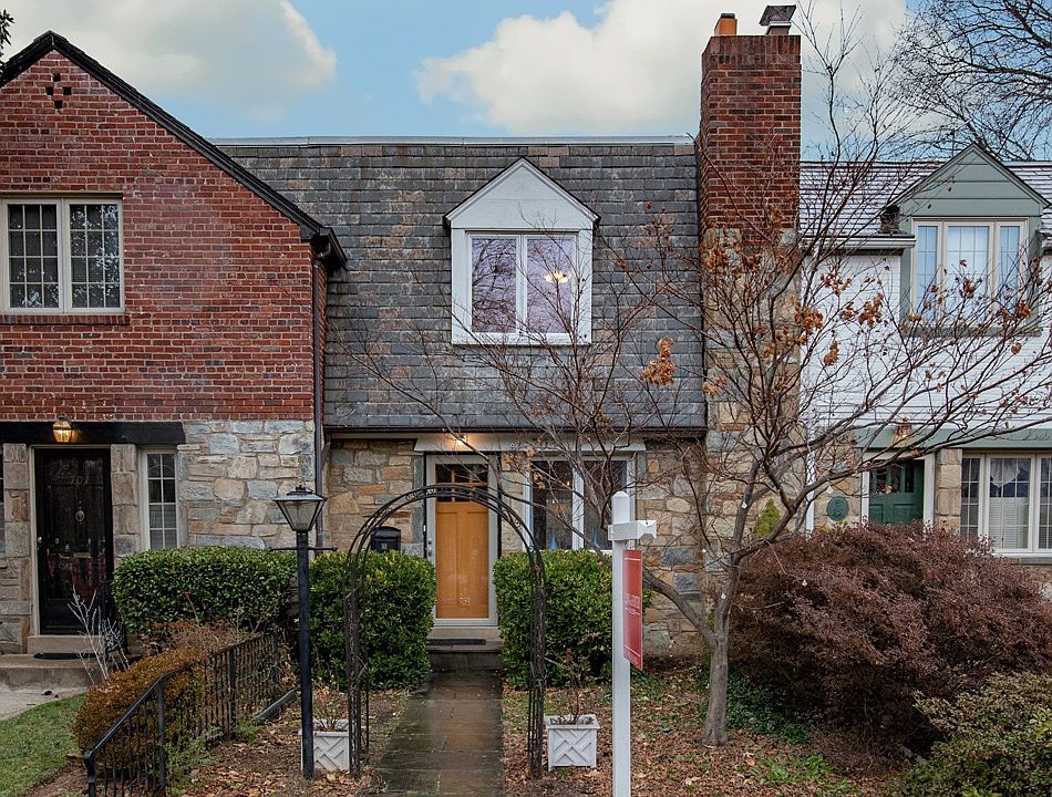 Welcome to 703 Devon Pl