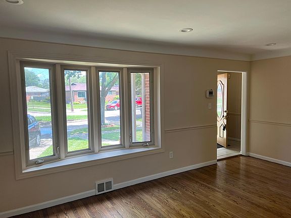 3rd image of 15261 Pearson Ave