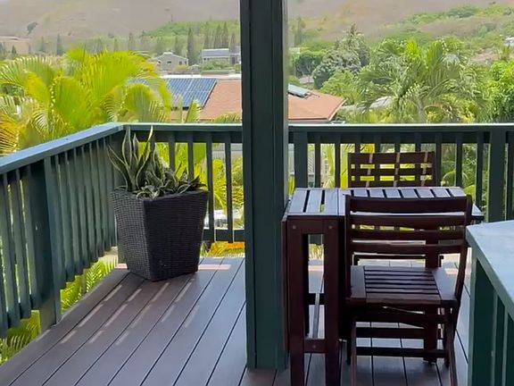 Front Lanai with small table and chairs