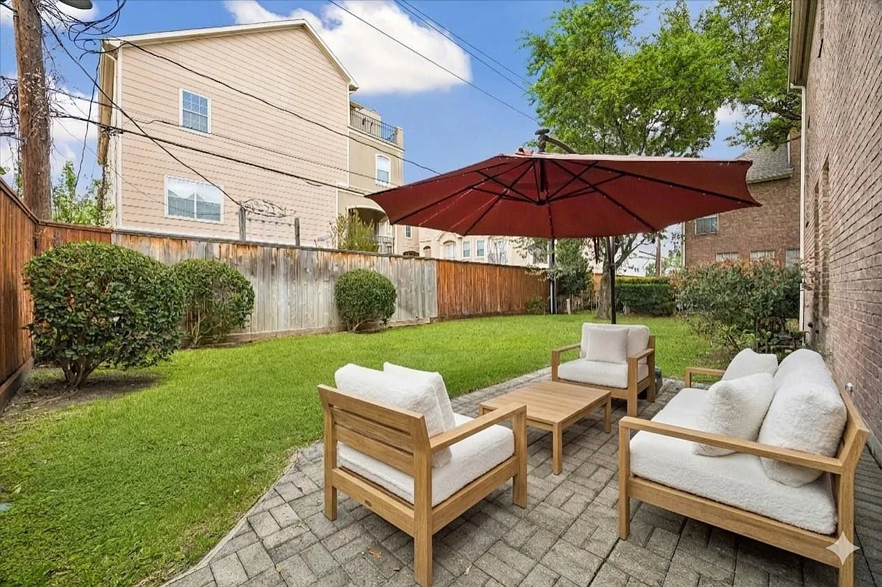 4 bed, 3.5 bath, 2796 sqft, $3,100 — Photo 2