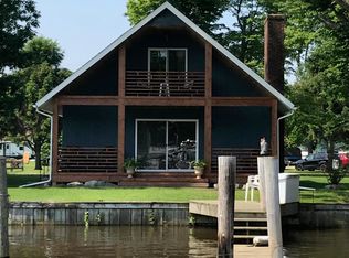 15 N Bailey Ave, South Haven, MI 49090