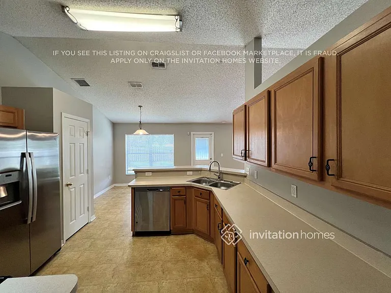 1080 SW McCoy Ave — Photo 9