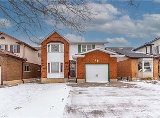 5 Charing Dr, Hamilton, ON L8W 2P5