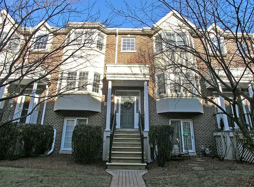 1st image of 421 W Hillgrove Ave
