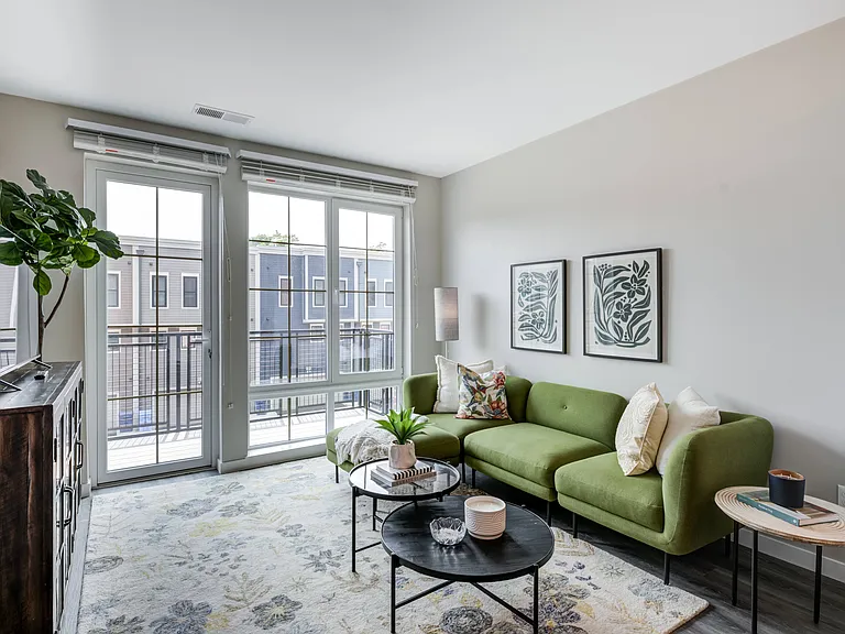 1 Bedroom w/ Balcony