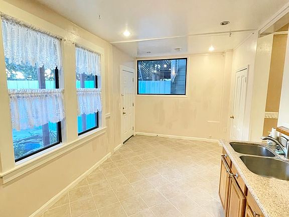 4th image of 13-17 Belcher St #17B