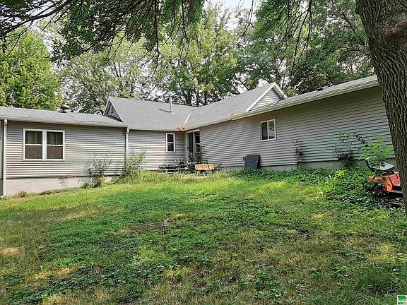 4th image of 224 Tilden St