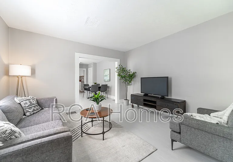 3622 N Capitol Ave — Photo 2