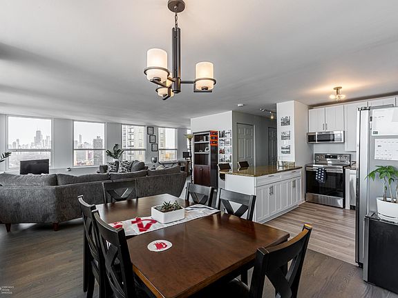 3rd image of 2626 N Lakeview Ave APT 1903