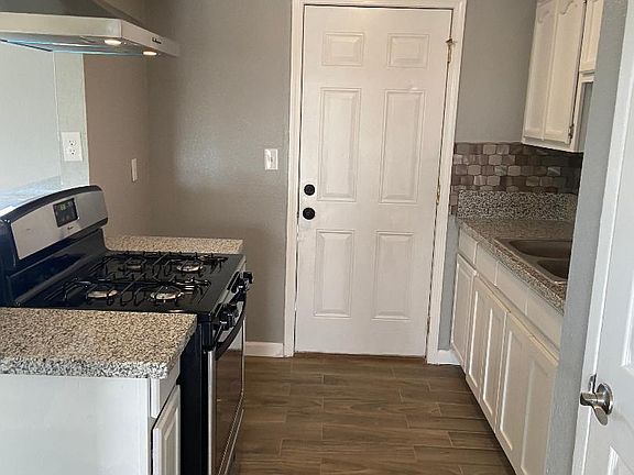 5th image of 244 Maravilla Dr